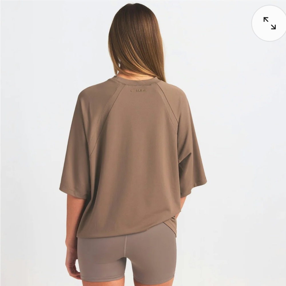 NikeSKIMS Airy Women's Oversized Tee Shirt - Picture 3 of 7